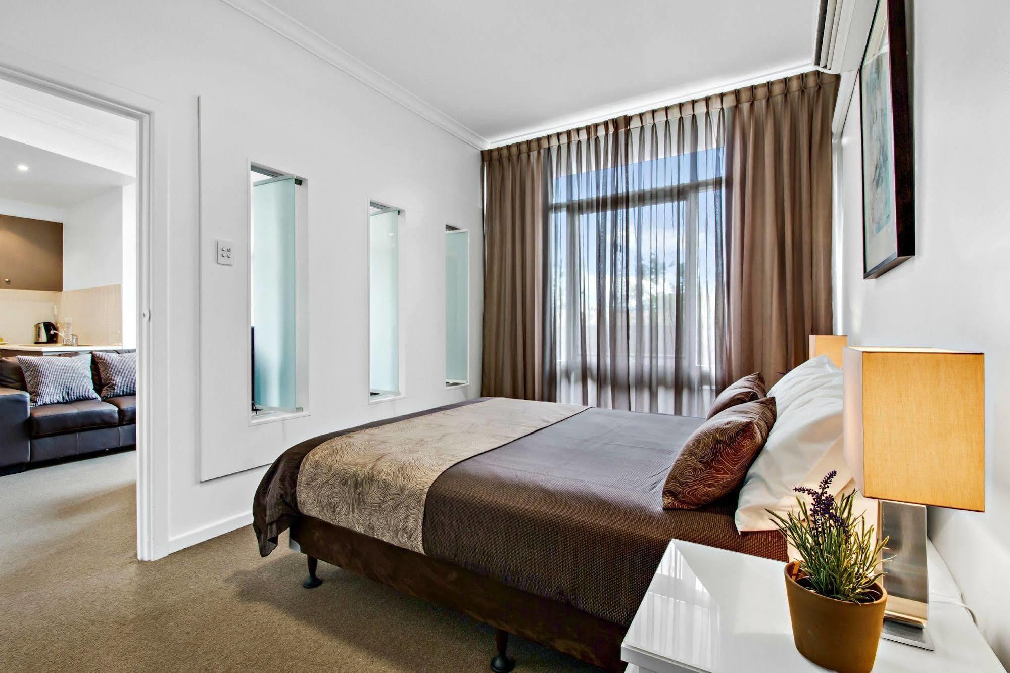 Adelaide Dress Circle Apartments - Ward Street Екстериор снимка